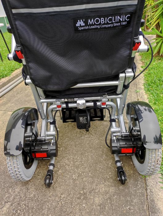 Cadeira de rodas elétrica MOBICLINIC TROYA — Sem uso e com garantia!