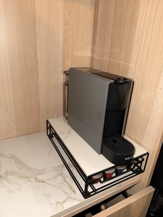 Cafeteira nespresso + porta capsulas