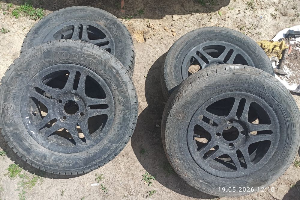 Продам литые легкосплавные диски R 13 4x98. С резиной в комплекте.