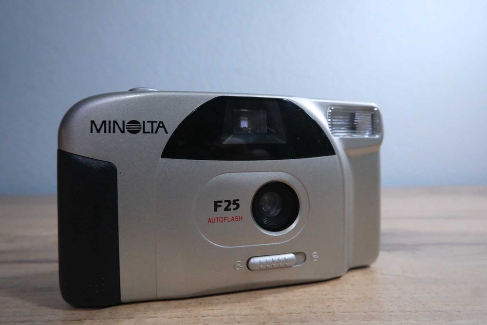 Aparat kompaktowy analogowy na film Minolta F25, retro Gliwice Sikornik