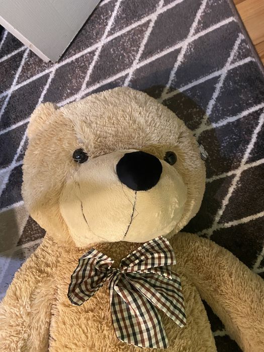 Duzy pluszowy miś
