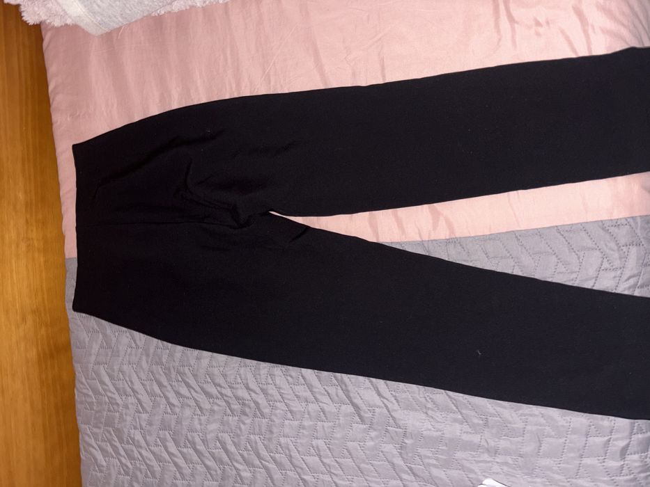 Calças pretas bem basicas e elegantes nunca usadas