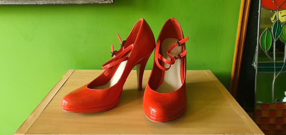 Czolenka skórzane Carvela 37