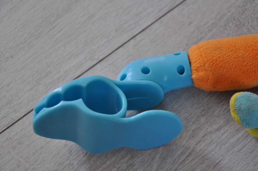 Pałąk do wózka kołyski łóżeczka fotelika samochodu zabawki żywe kolory