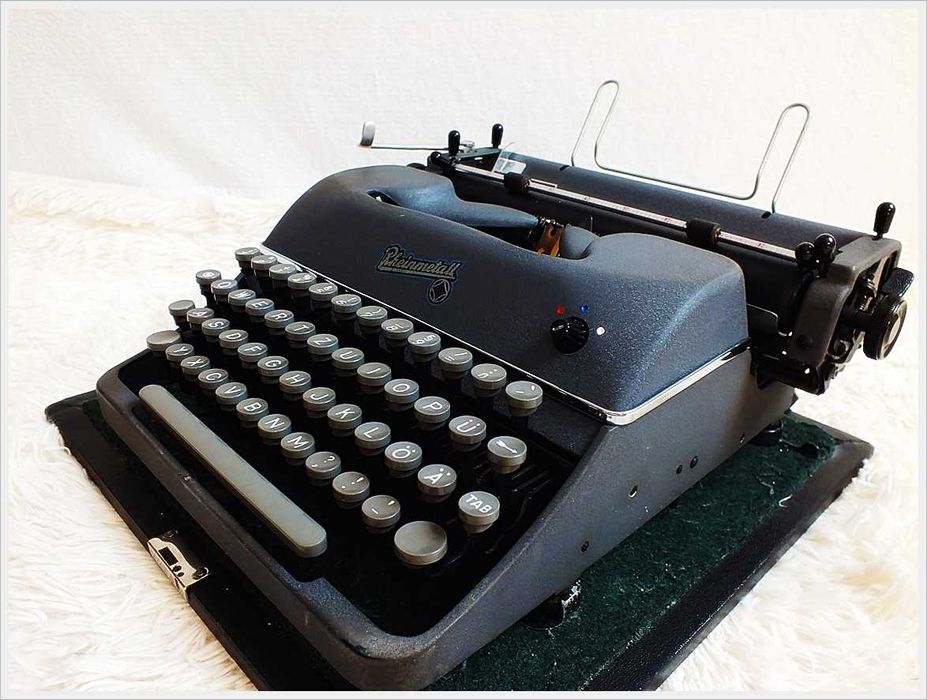 Stara maszyna do pisania Rheinmetal mała, zgrabna z lat 40-50-tych PRL