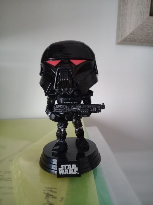 Funko pop star wars "dark trooper"