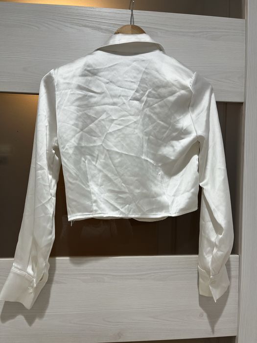 Biała satynowa koszula