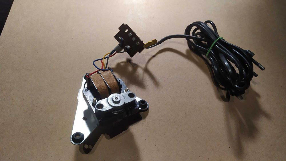 Silnik od gramofonu unitra