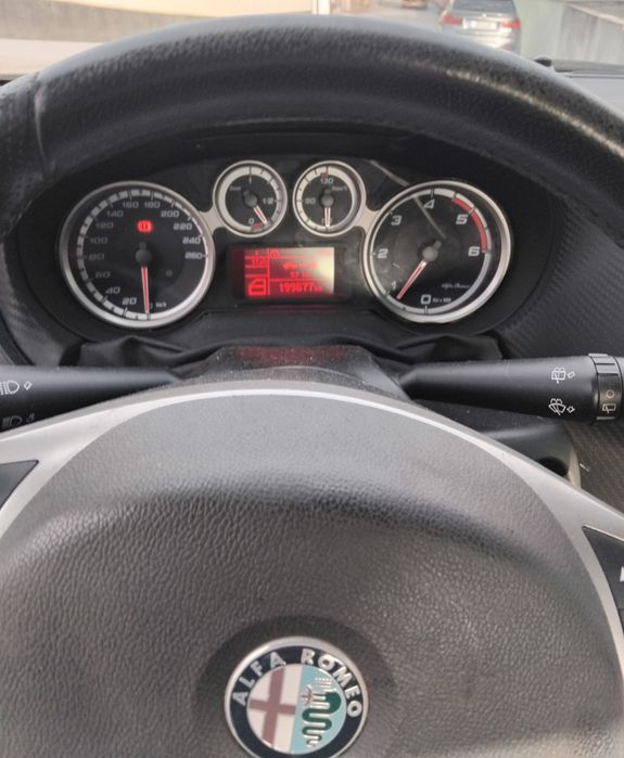 vendo alfa Romeu Mito 1.3 multiget 90 cv a precisar de pintura , salvado