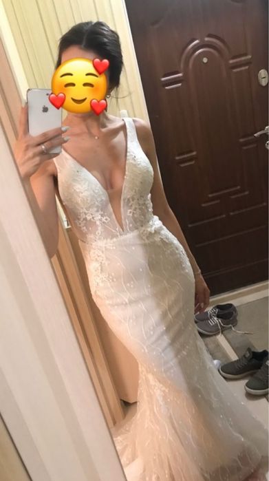 Весільна сукня Ostin, фасон «рибка» з V-подібним вирізом