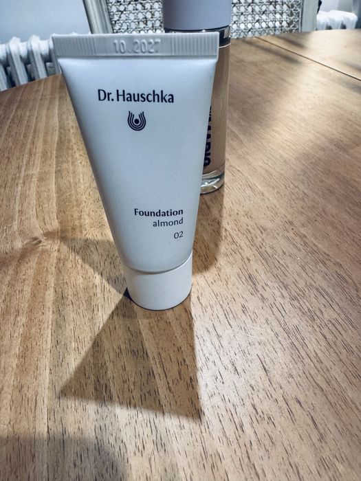 Dr. Hauschka podkład 02 almond