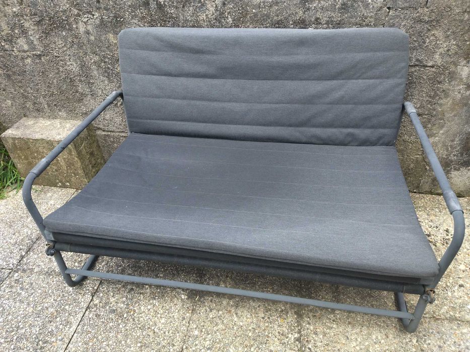 Sofá cama em ferro