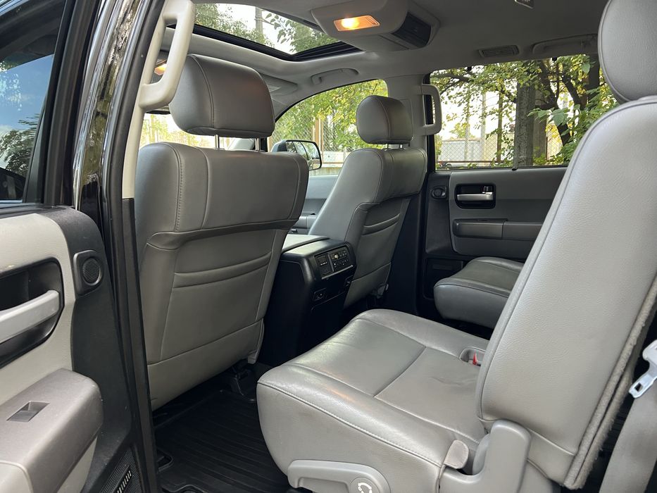 Toyota Sequoia 2014