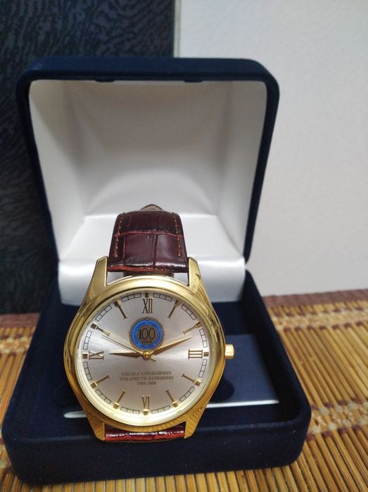 Часы наручные кварцевые