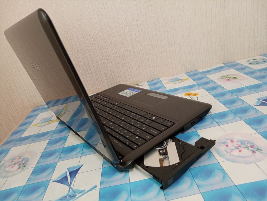 Хороший Ноутбук Asus 2 ядра 15.6'HD' 250 Гб Wi Fi 2 Гб ОЗУ Intel Идеал