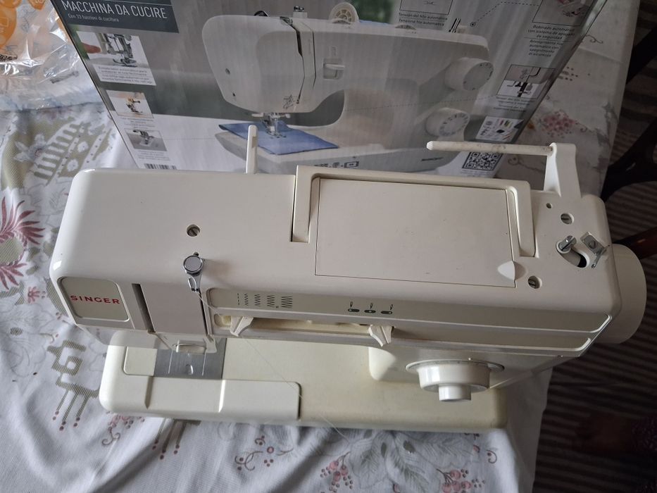 Máquina de costura singer