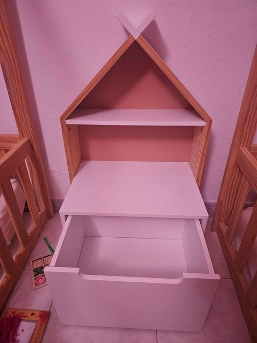 Vendo mesa de cabeceira montessori como nova