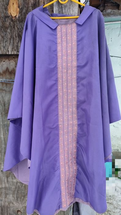 Fioletowy Ornat z psem