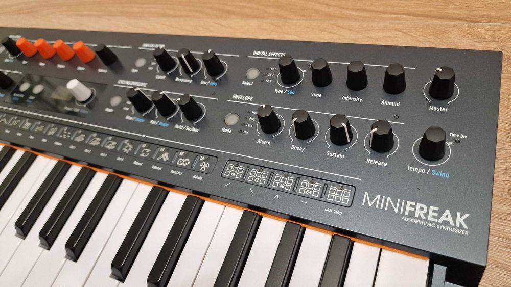 Arturia MiniFreak como novo + 300 patches premium