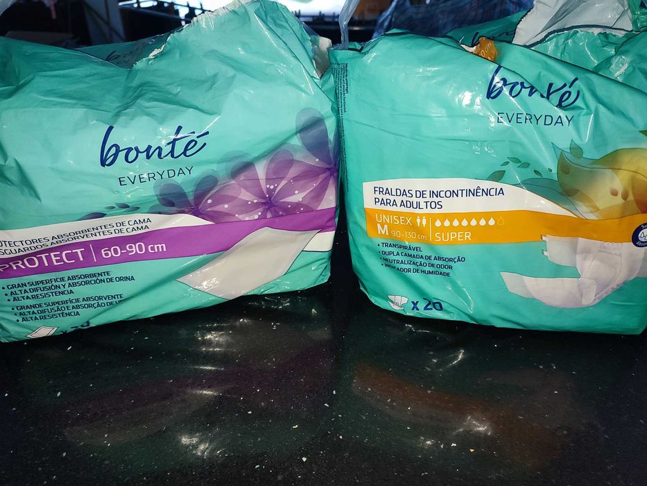 fraldas de adulto e resguardos