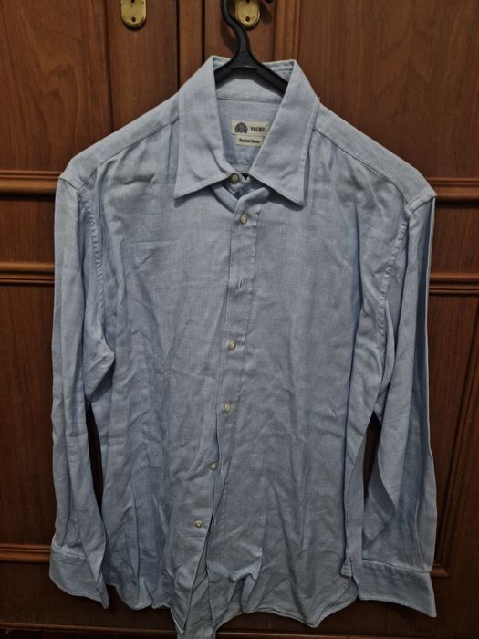 Conjunto de camisas de marca