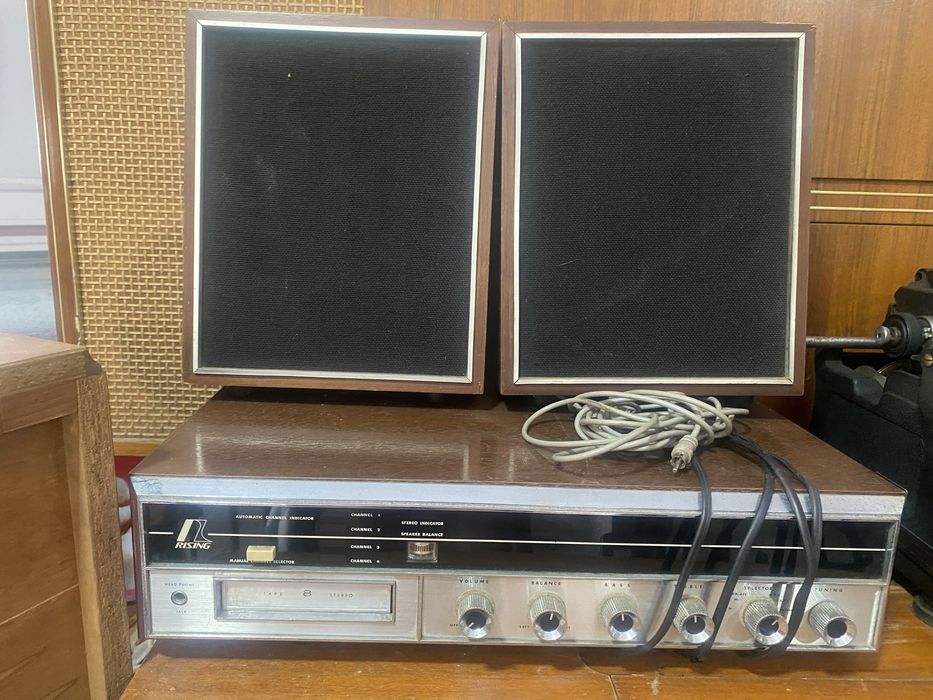Aparelho de Som RISING 8-Track Player (Anos 70) + Colunas – A Funcionar