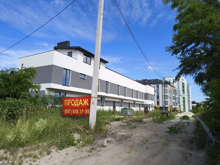 Продаж 3-кімнатного таунхаусу по вул. Лисика в м. Винники біля Львова.