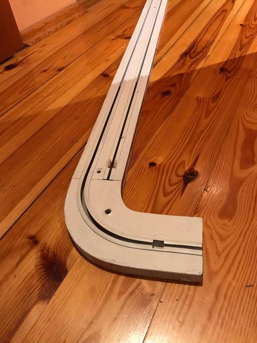 Karnisz sufitowy, szyna do firan z zakończeniem łukowym