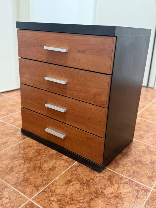 Cómoda madeira maciça