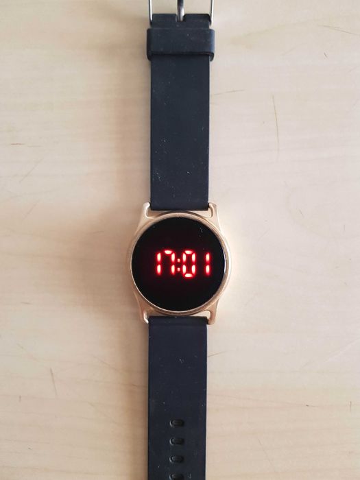 Zegarek nareczny LED cyfrowy dotykowy kolor zloty czarny Dilage 8801