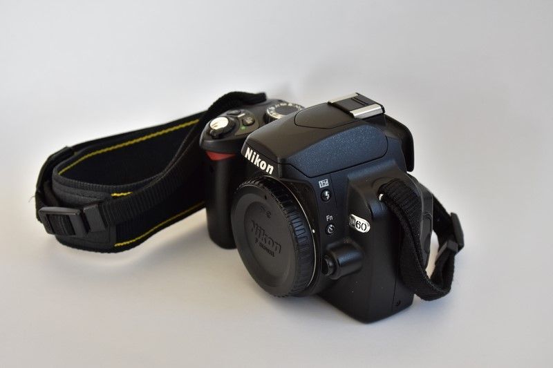 Nikon D60 (body)