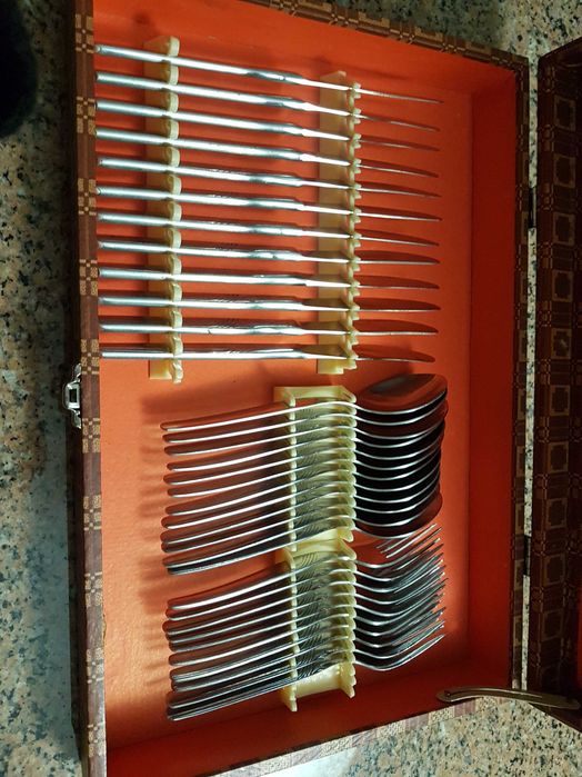 Faqueiro em inox (semi-completo) (40 peças)