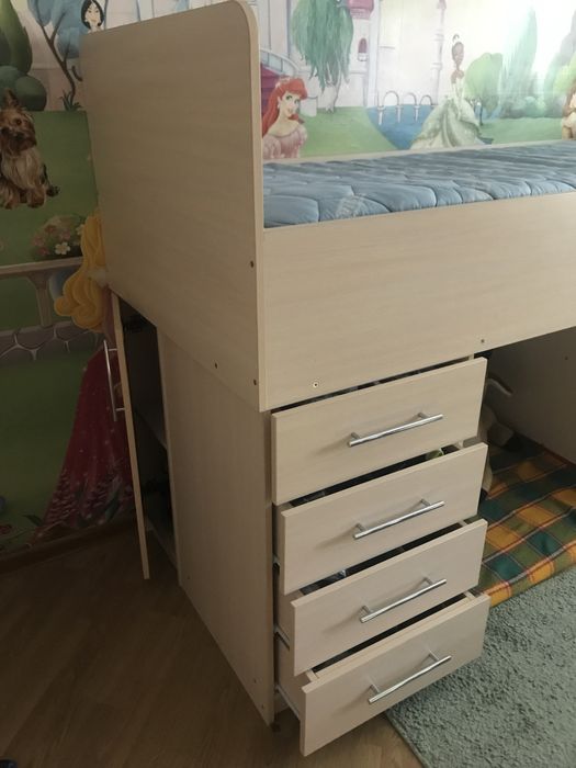 Дитяча кровать з монтованою шафою