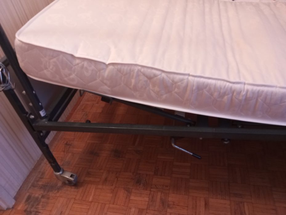 Łóżko medyczne z materacem