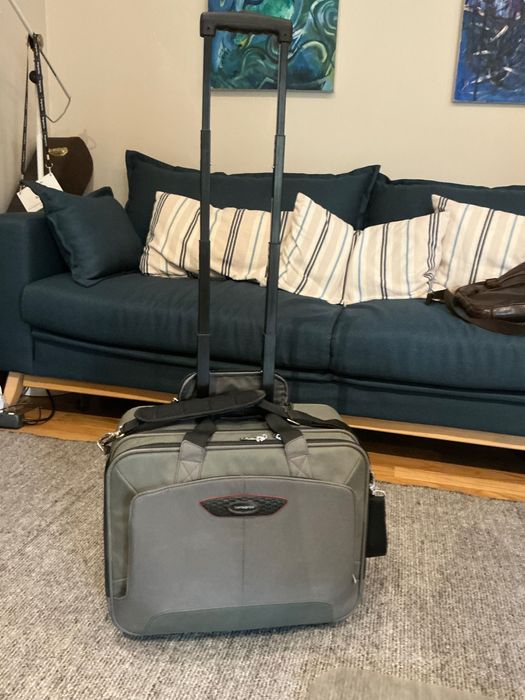 Samsonite Cabin Luggage - Pilot-Style Suitcase64752329875841120