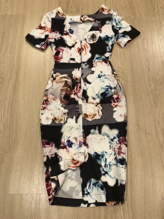 Sukienka damska elegancka kwiaty 32 xxs mała dopasowana