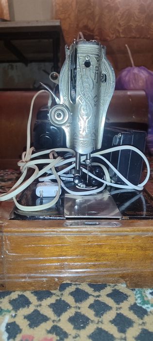 Швена машина виробництва Подільського швейного заводу (ПМЗ) відома як подолка