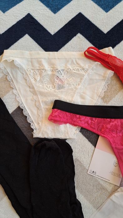 Komplet  bielizny r. S stringi,  pończochy zakolanówki