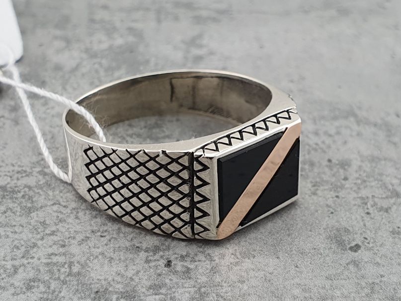 Чоловічий срібний перстень із золотом та онікосом кільце печатка