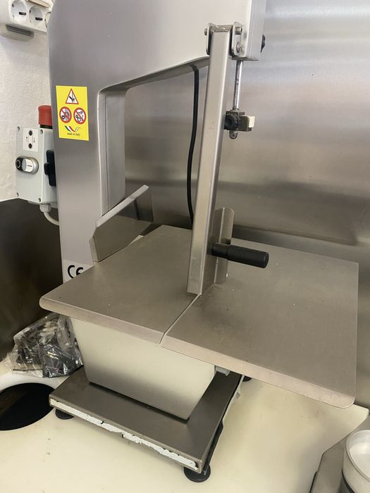 Serra de fita de cortar peixe ou carne e Hamburgueira