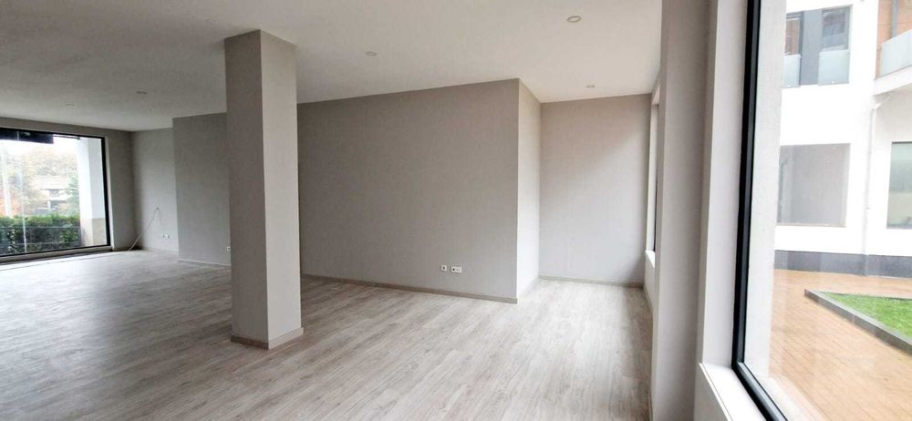Espaço comercial em Paredes