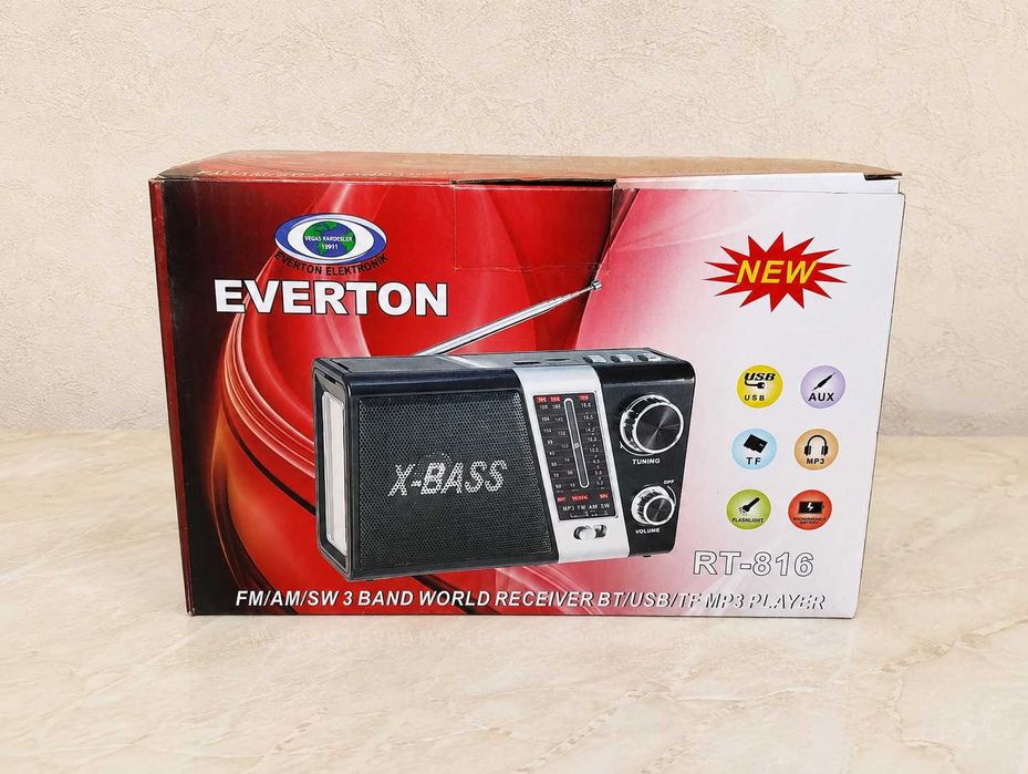 Радіоприймач з mp3 та ліхтарем Everton RT-816 акумуляторний 18650