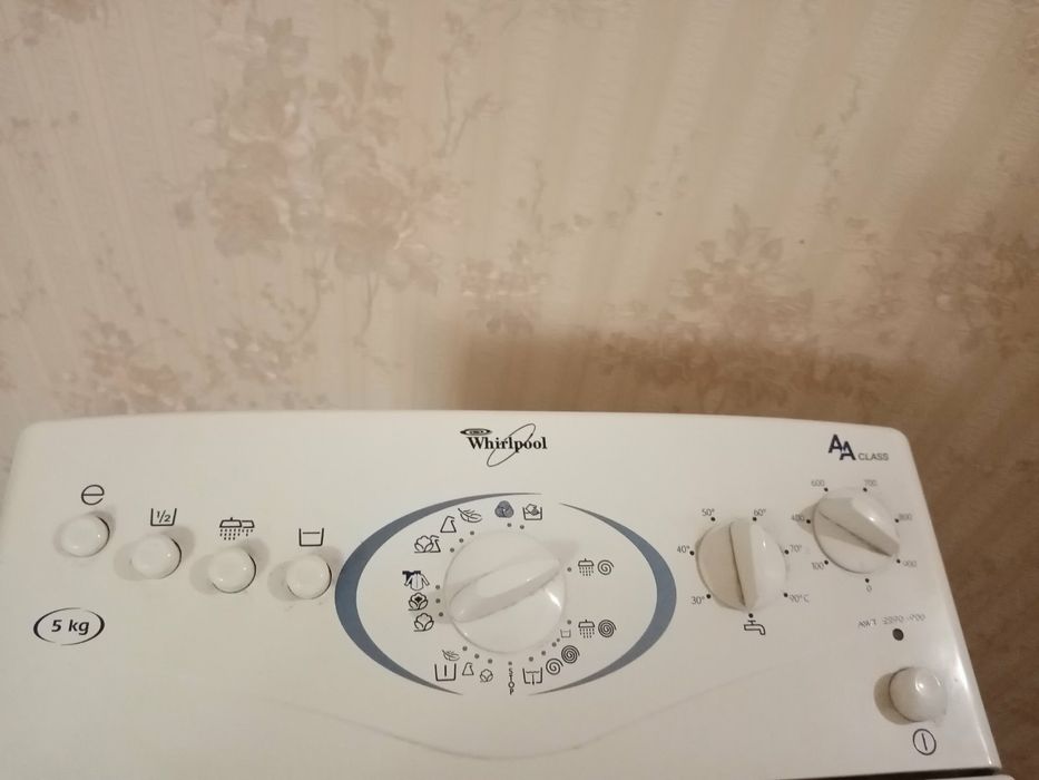 Продам стиральную машинку Whirlpool б/у не работает электроника