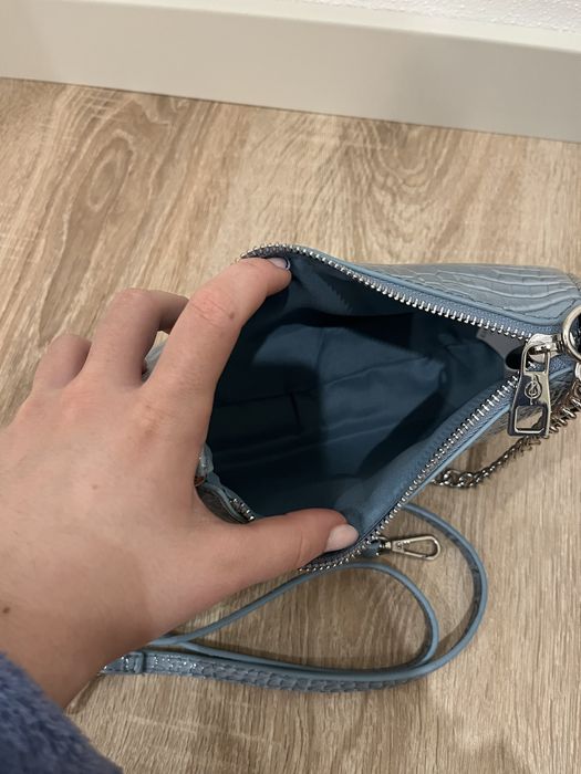 Mala Stradivarius efeito crocodilo azul -como nova