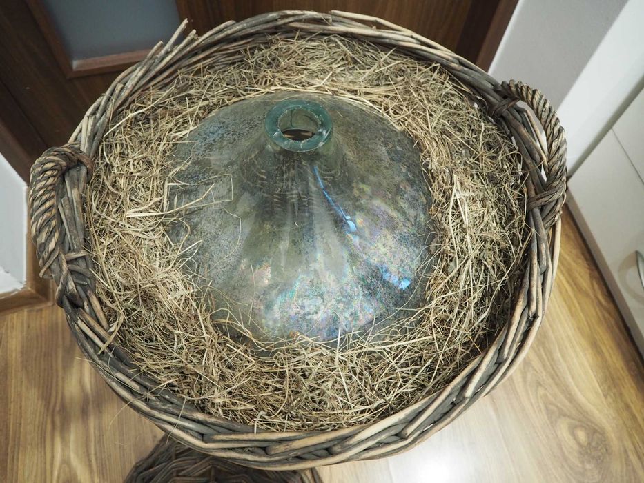 Gąsior dymion baniak balon na wino w wiklinowym koszu 25 l.