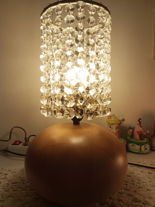 Candeeiro de mesa, base madeira pesado.