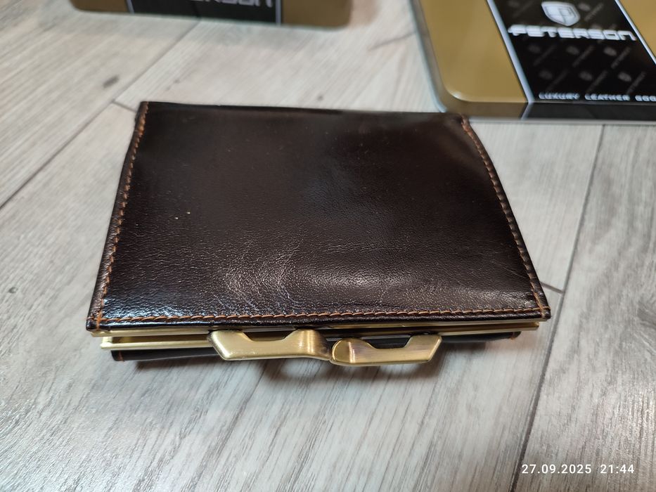 Skórzany portfel damski Peterson