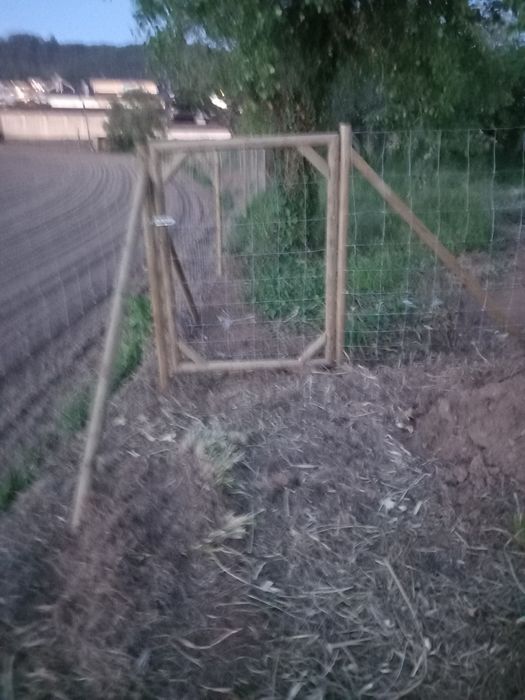 Vedações com redes ou painéis/ coberturas