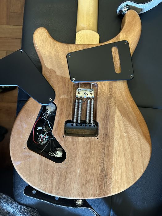 PRS SE Custom (Captadores Dimarzio Air Classic)