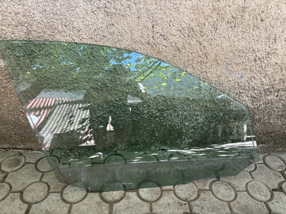 Переднє праве скло на Mercedes w204